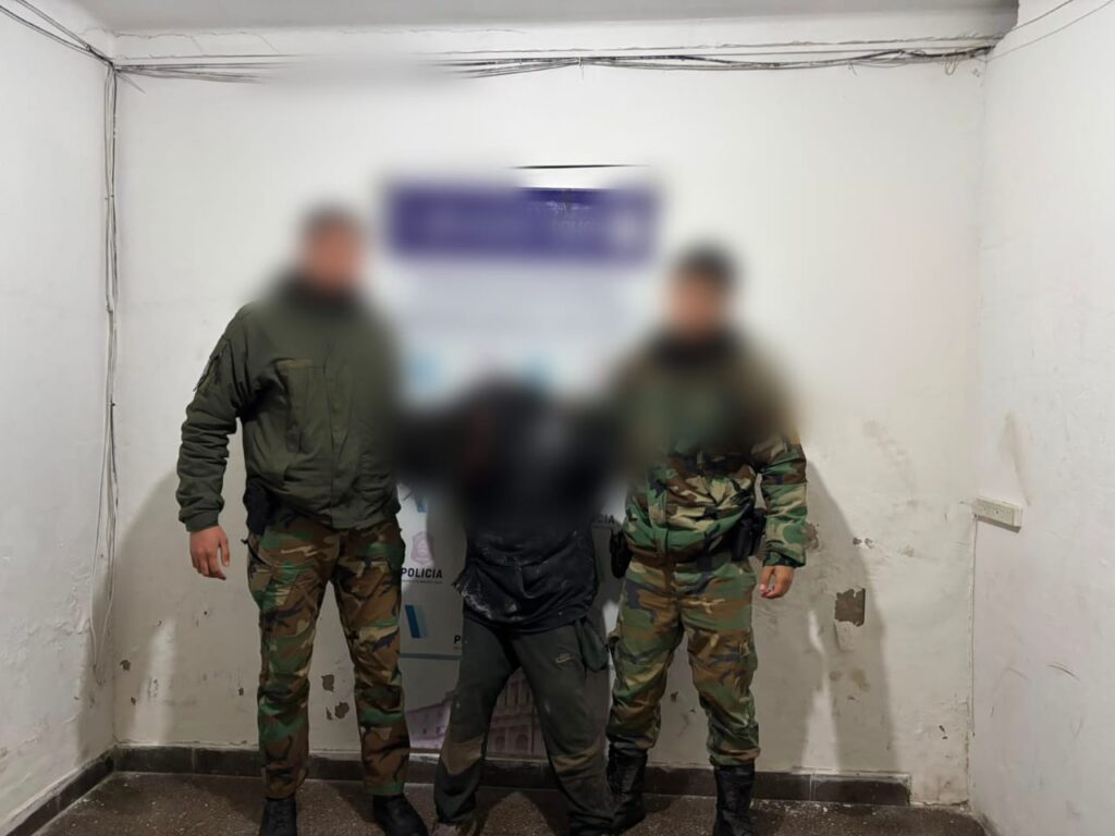Invitó a pelear a la policía y terminó aprehendido