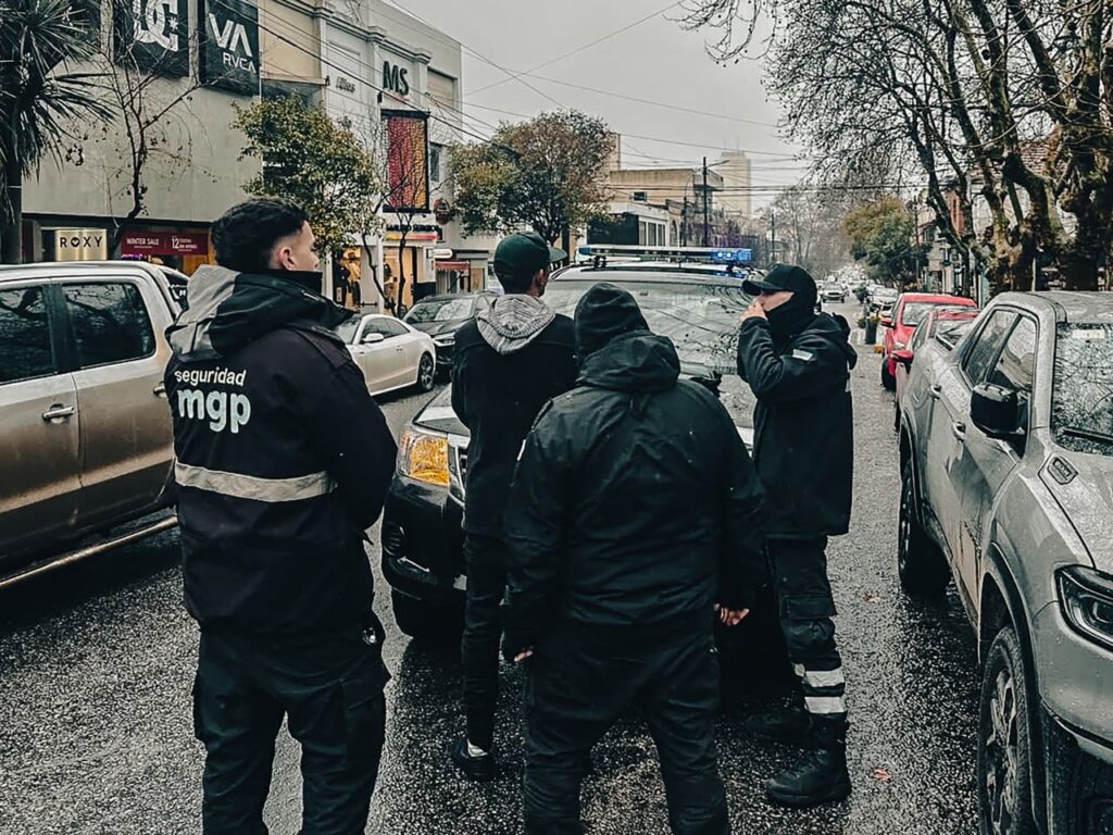 Generaba disturbios en la calle y se enfrentó a la Patrulla Municipal