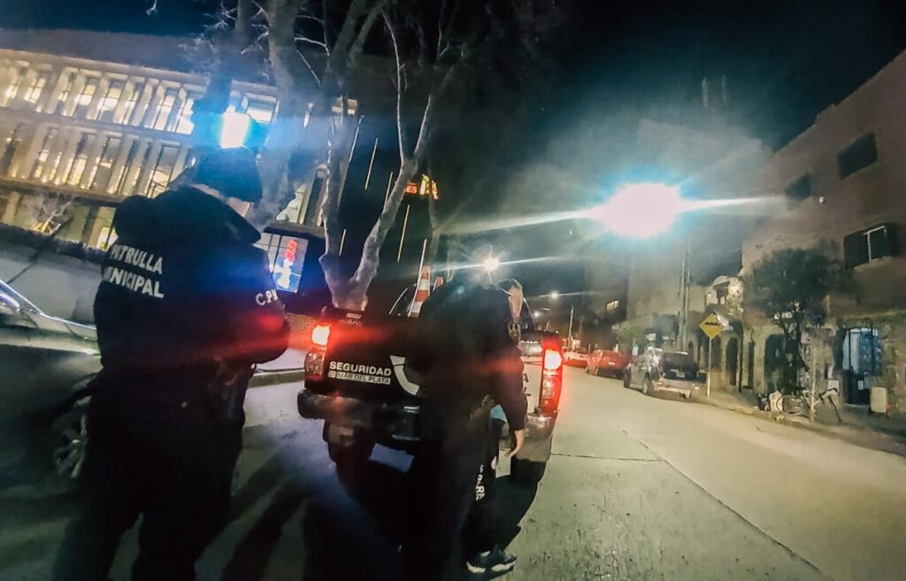 Generaba disturbios en la vía pública, se encaró con la Patrulla Municipal y terminó aprehendido