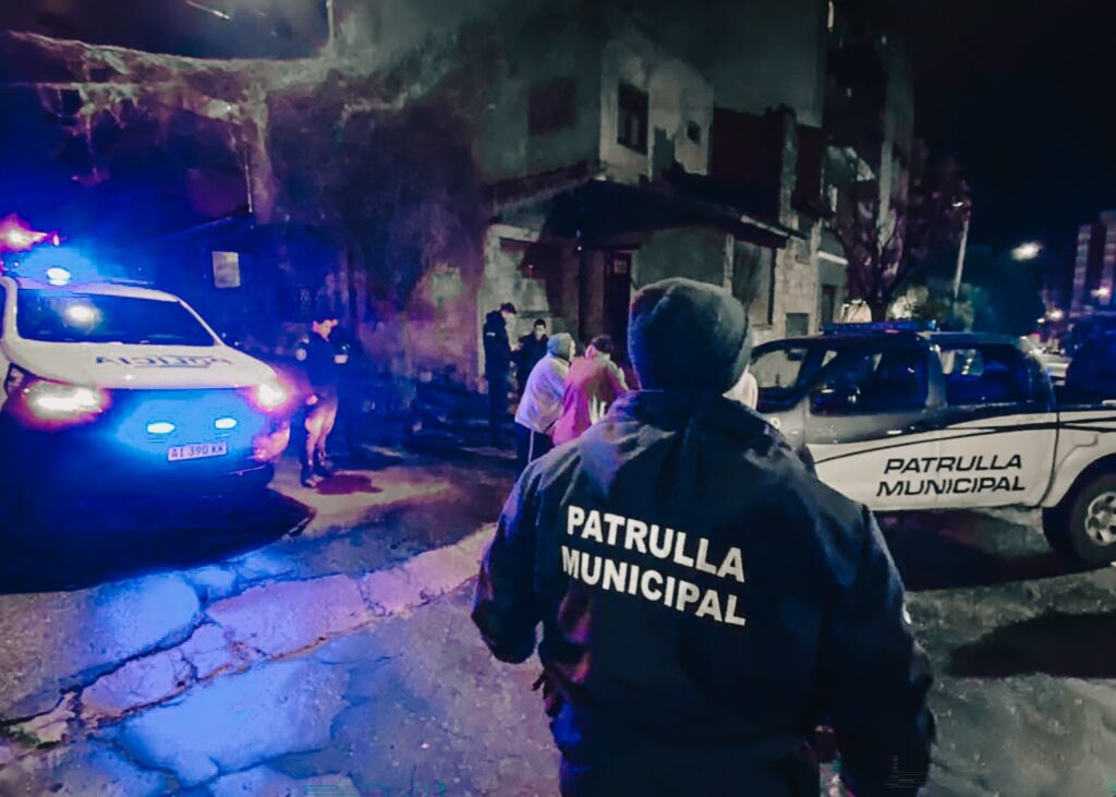 Tras la brutal pelea a piedrazos en Playa Grande hay dos aprehendidos