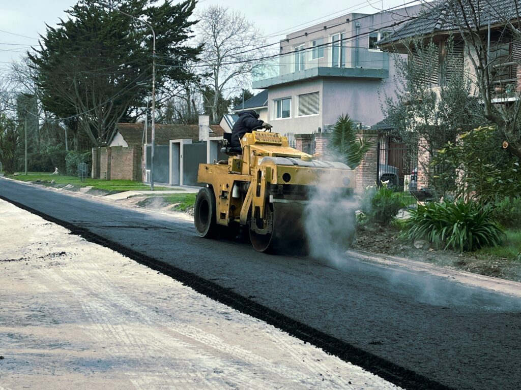 Avanzan en Mar del Plata con los trabajos de pavimentación en distintos barrios