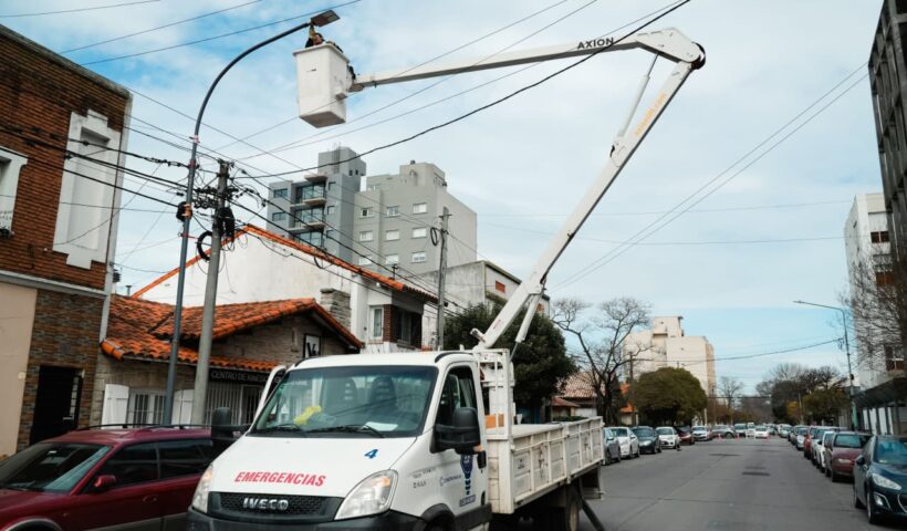 Operativo Mar del Plata LED: ya se instalaron más de 1.300 luminarias y avanzan en otro barrio