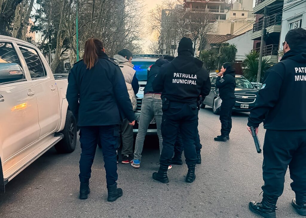 Otra vez: generaban disturbios en la calle y amenazaron a la Patrulla Municipal