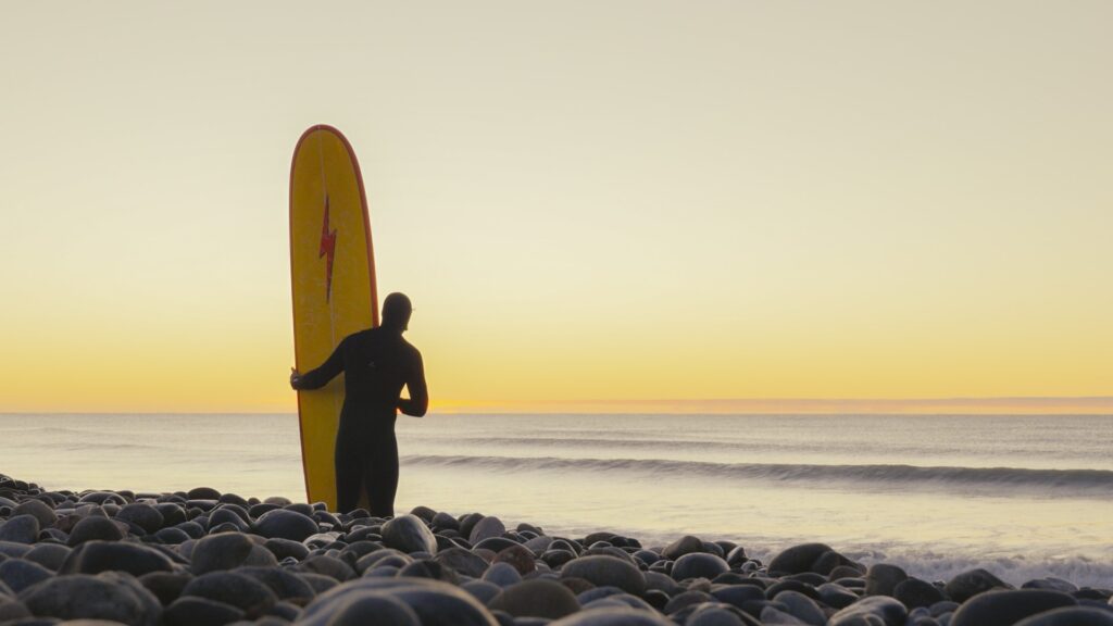 Más allá de las olas: surfistas locales recorrieron la Patagonia para contar otra manera de vivir el mar
