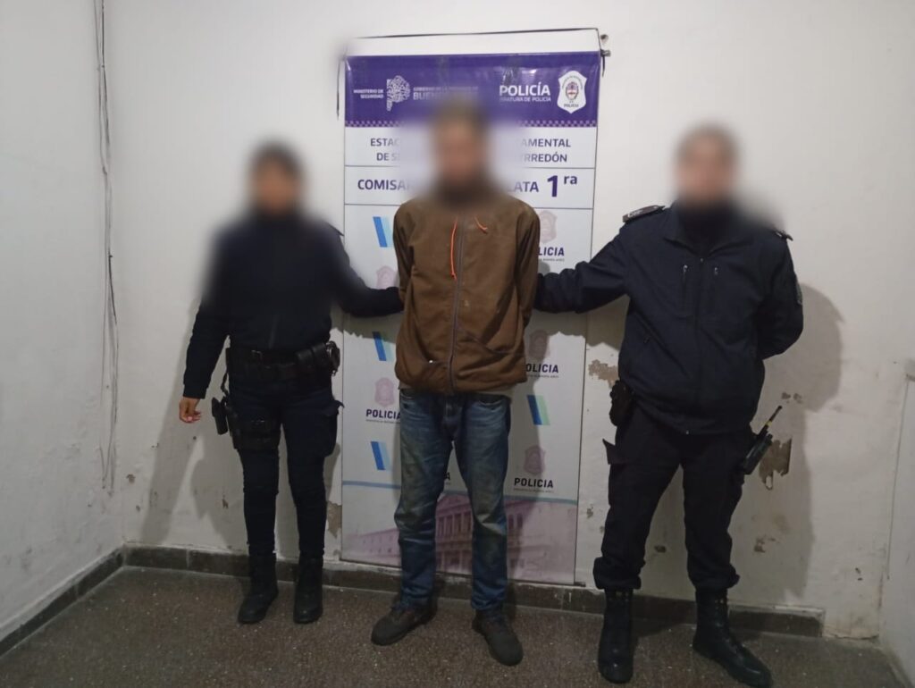Robó en un vehículo estacionado, intentó escapar de la policía pero terminó aprehendido