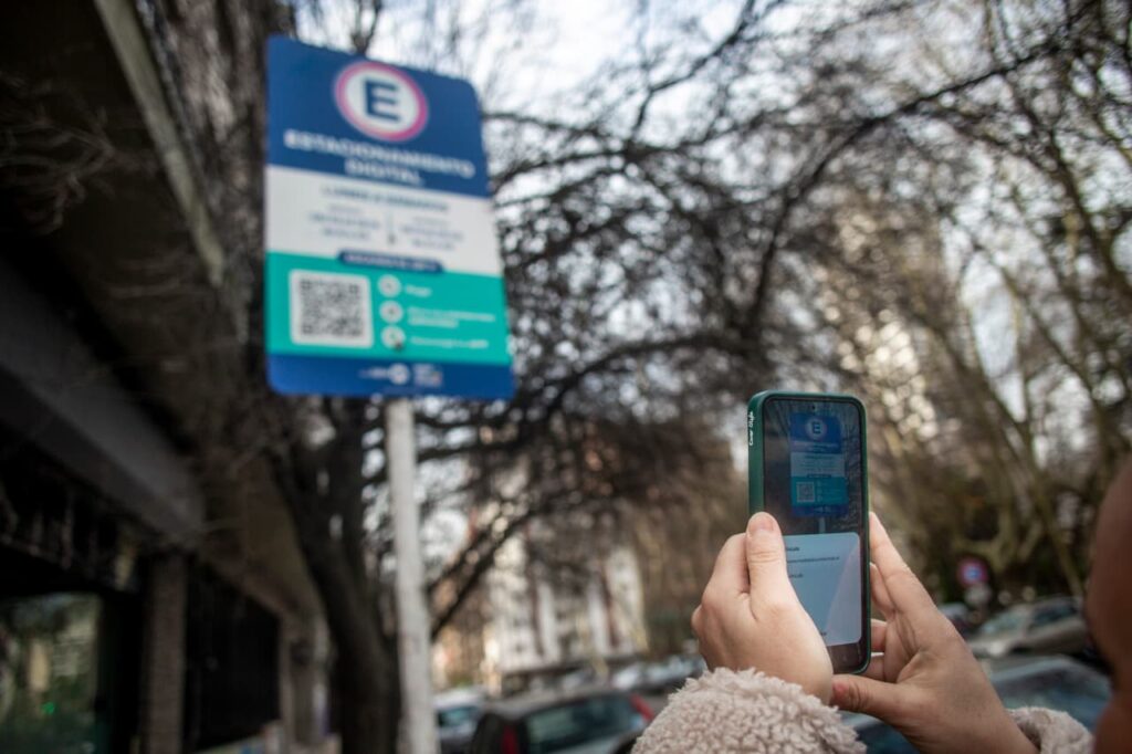 Atención conductores: ¿Cómo es la operatoria del nuevo sistema de estacionamiento medido digital?
