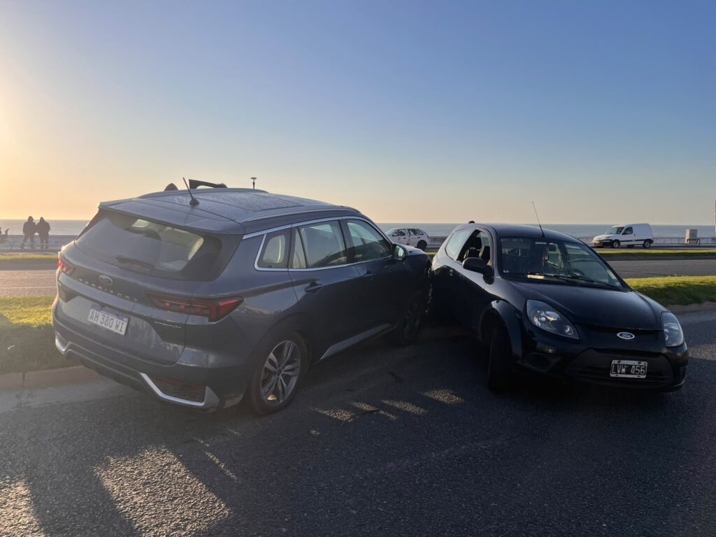 Tres vehículos se vieron involucrados en un triple choque en la costa