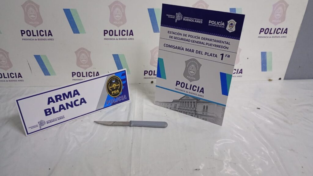 Policía fuera de servicio intervino en una pelea y redujo a un hombre que portaba un cuchillo
