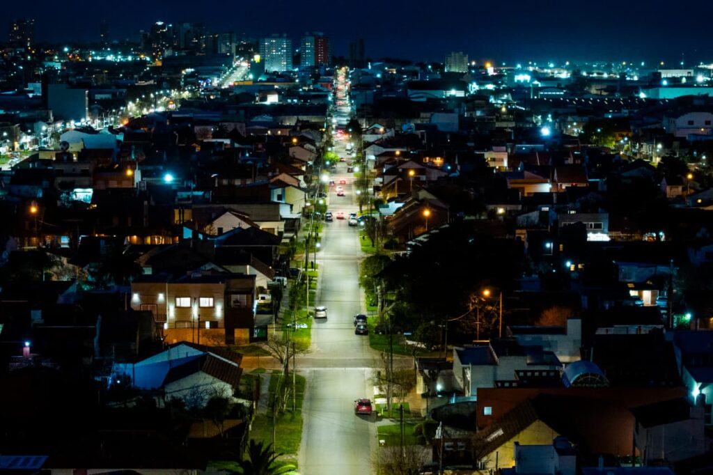 Más de 67.000 vecinos beneficiados: el Plan LED completó tres sectores y avanza con más zonas de Mar del Plata