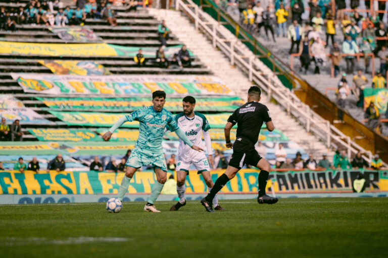 Aldosivi, más cerca del descenso: fue goleado por Sarmiento en el Minella