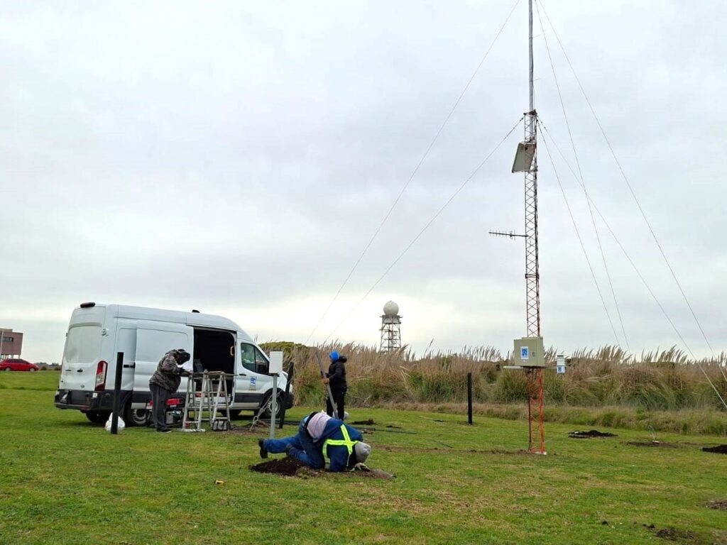 Instalan dos nuevas estaciones meteorológicas para fortalecer las alertas tempranas y el cuidado del acuífero