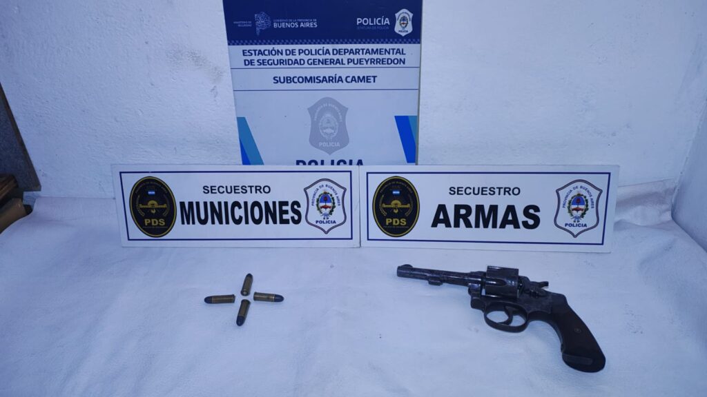 Chofer de colectivo trabajaba con un revólver cargado: lo delató una pasajera
