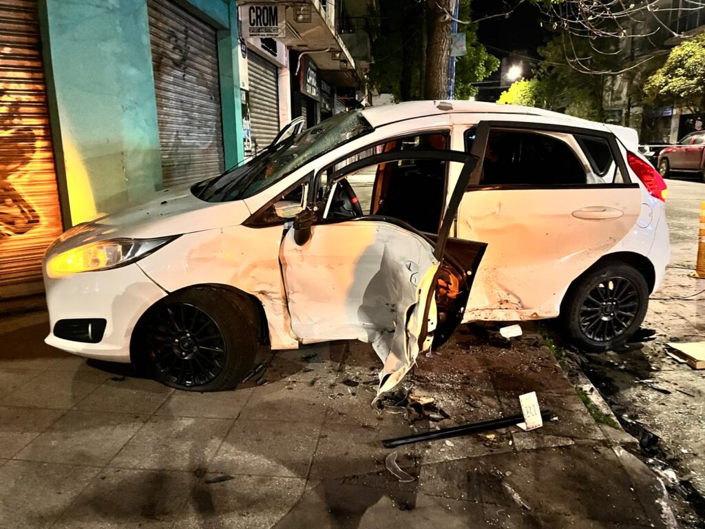 Brutal choque en Rivadavia y San Juan dejó cuatro heridos