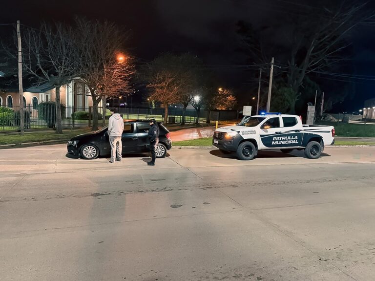 Video: operativo anti picadas terminó con el secuestro de dos autos que circulaban a alta velocidad
