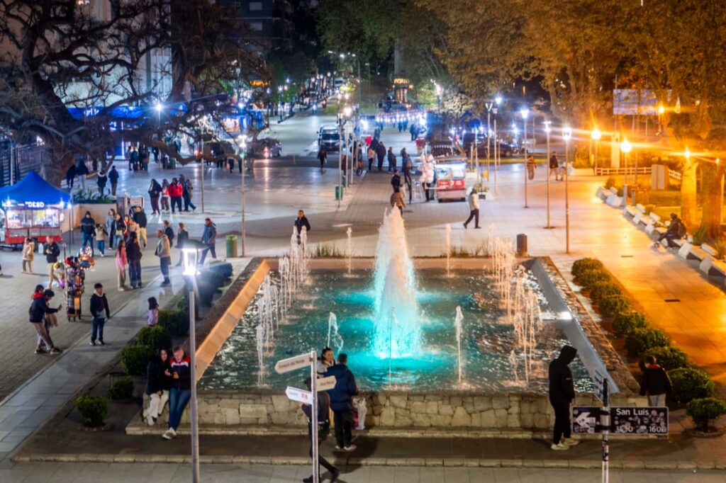Puesta en valor: así quedó la fuente ornamental de Peatonal San Martín y San Luis
