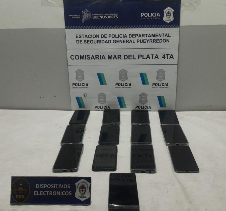 Circulaba en moto, sin casco y realizando maniobras imprudentes: tenía 13 celulares robados