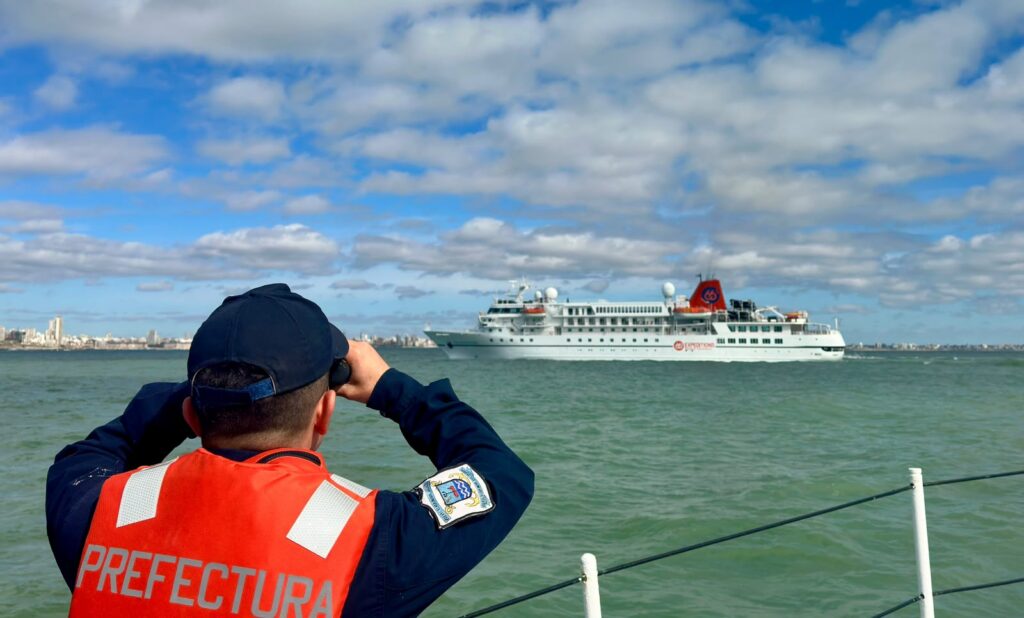 Prefectura desplegó un amplio operativo de seguridad para el comienzo de la temporada de cruceros