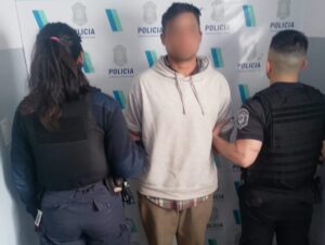 Tenía un pedido de captura y cayó generando disturbios en el cementerio