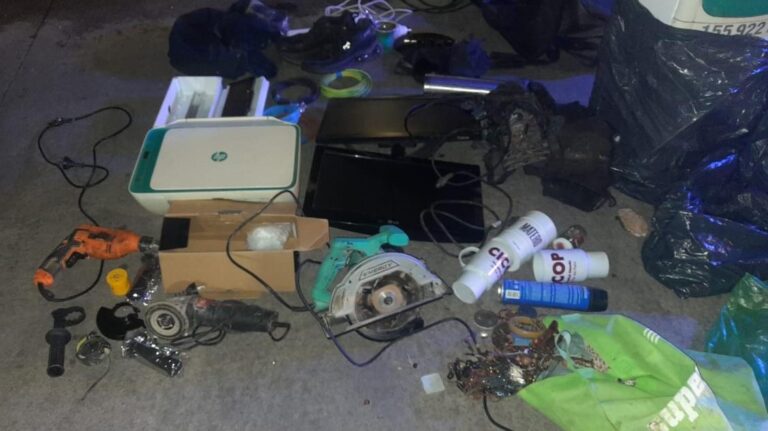 Robó herramientas de una oficina municipal y cayó cuando escapaba en taxi
