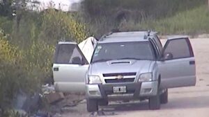 Video: los vieron tirando basura en un lugar prohibido y piden el secuestro de su camioneta
