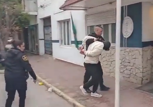 Todo mal: conductor de UBER alcoholizado y sin seguro quiso coimear a la policía